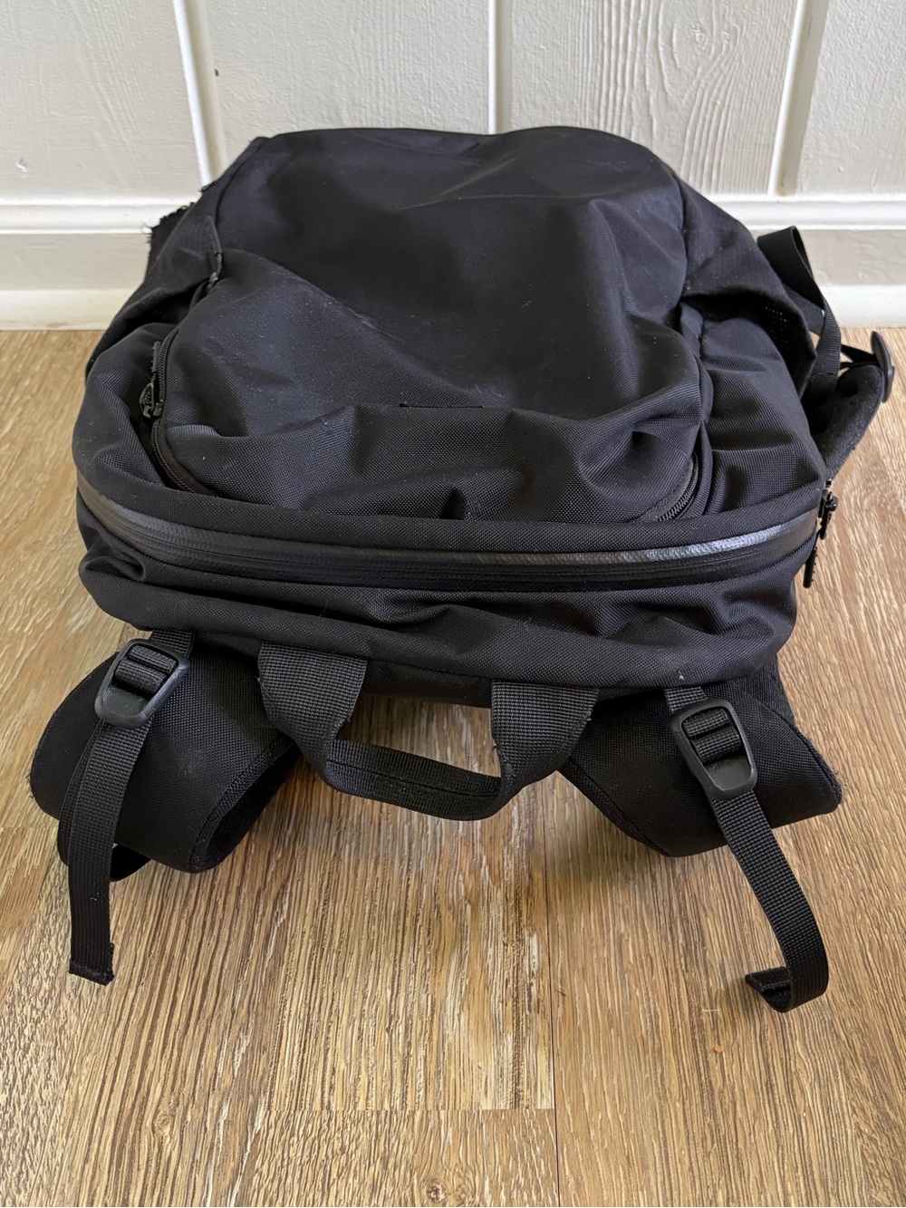 Lululemon LiftOS Commuter Backpack Black 20L | Travel Work Gym Bag - Picture 9 of 15